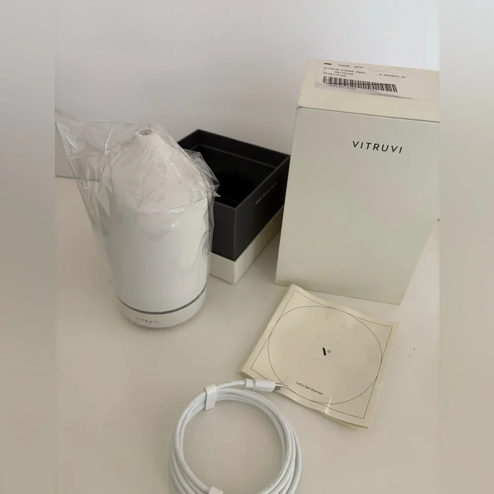 NWT Vitruvi White Stone Essential Oil Diffuser